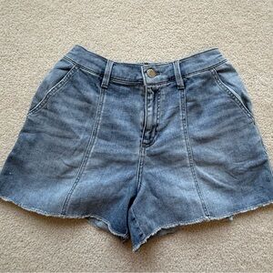 Maurice’s women’s shorts. Light wash size M! Worn once look brand new!